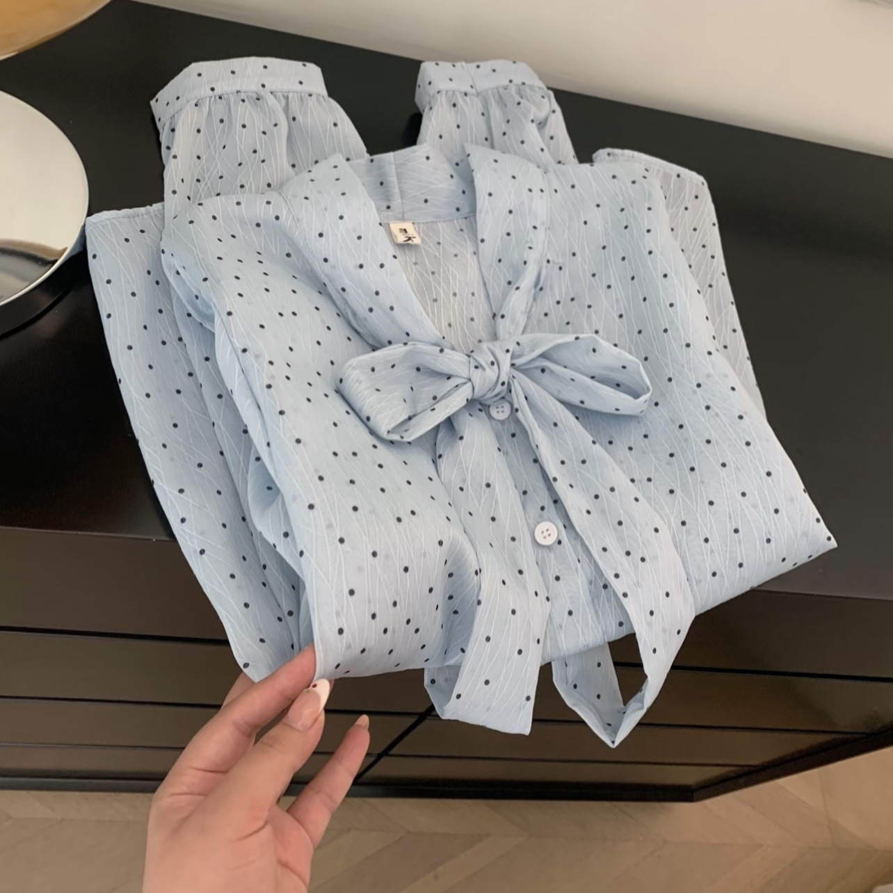 Light Blue Tiny Black Polka Do - đánh giá và giá Puff Sleeve Blouse