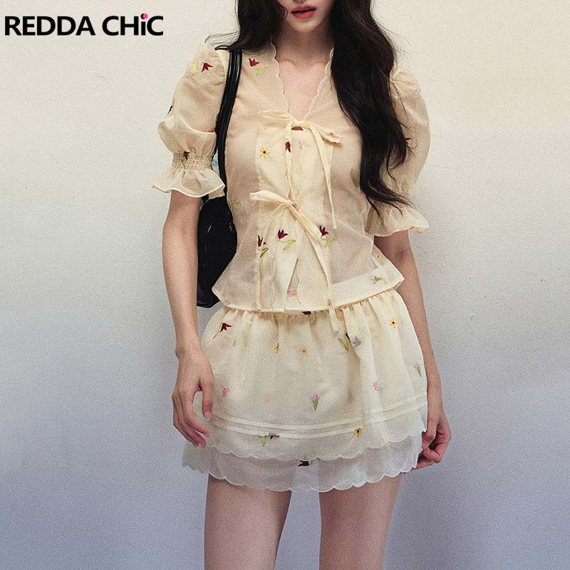 REDDACHiC Floral-embroidered C - đánh giá và giá Puff Sleeve Blouse